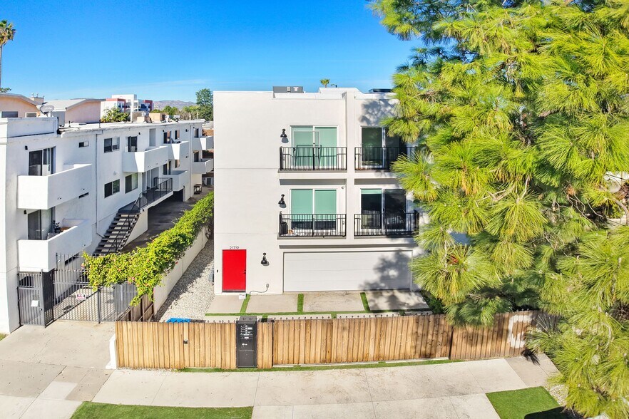 21721 Hart St, Canoga Park, CA à vendre - Photo du bâtiment - Image 3 de 22