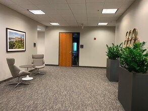 1907 E Wayzata Blvd, Wayzata, MN for lease Interior Photo- Image 1 of 21