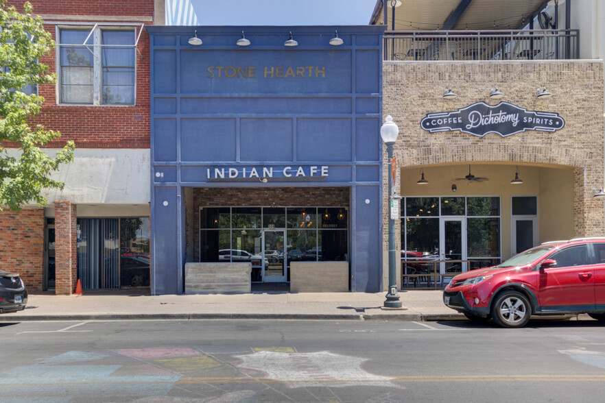 506 Austin Ave, Waco, TX à louer - Photo du bâtiment - Image 1 de 31