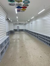 70-03 Myrtle Ave, Glendale, NY à vendre Photo intérieure- Image 2 de 11