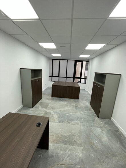 Office in València for lease - Building Photo - Image 1 of 14