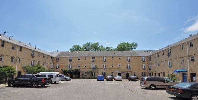 2791 Linden Blvd, Brooklyn, NY à vendre - Photo du bâtiment - Image 2 de 9