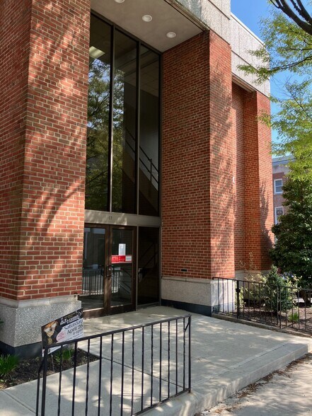 17 S Broadway, Nyack, NY à louer - Photo du bâtiment - Image 2 de 5