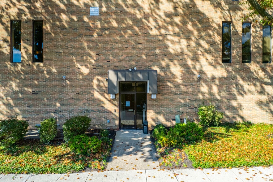1730 Walton Rd, Blue Bell, PA à louer - Photo du bâtiment - Image 3 de 5