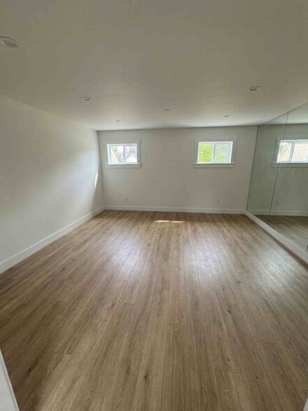 32 Chichester Ave, Center Moriches, NY for lease - Building Photo - Image 3 of 3