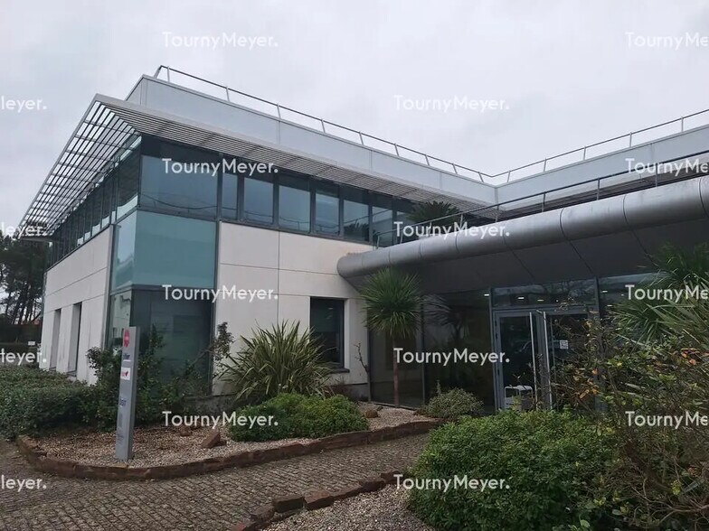 Office in Mérignac for lease - Building Photo - Image 1 of 8