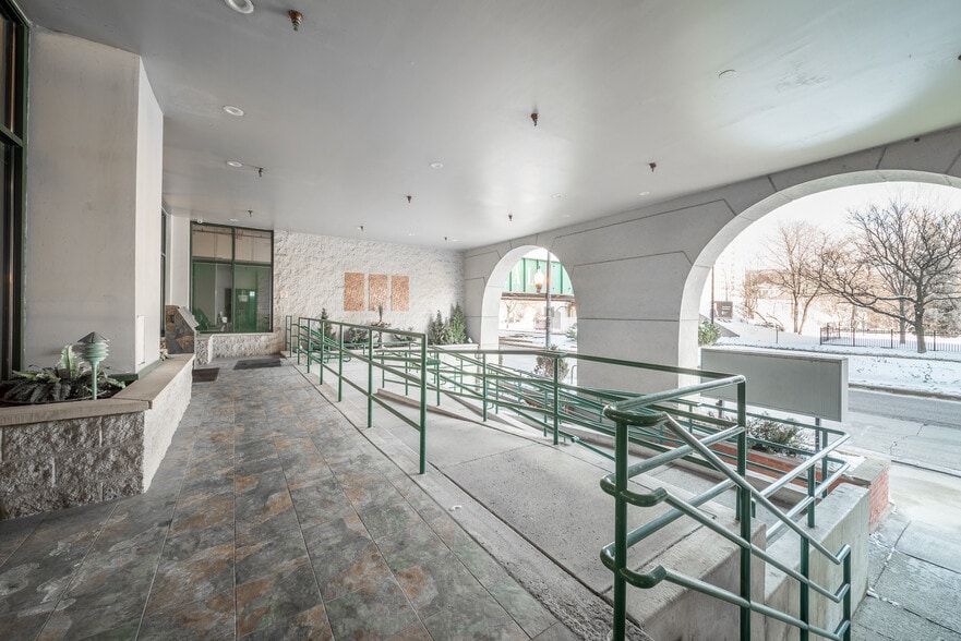 1550 S Indiana Ave, Chicago, IL for sale - Interior Photo - Image 2 of 21