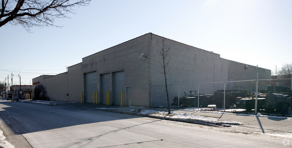 2201 W Purdue St, Milwaukee, WI à vendre - Photo du bâtiment - Image 3 de 5