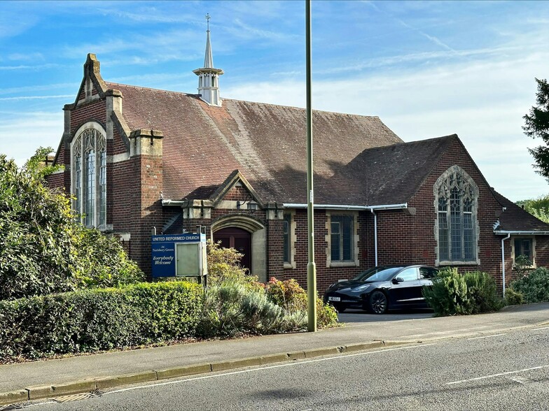 162 Bridge Rd, Sarisbury Green for sale - Building Photo - Image 1 of 8