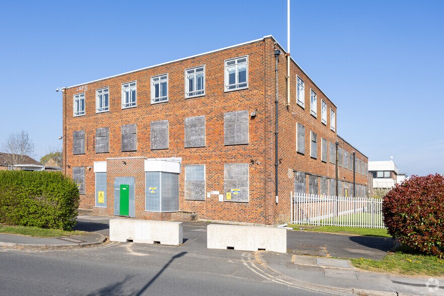 Cleeve Rd, Leatherhead à vendre - Photo du bâtiment - Image 3 de 3