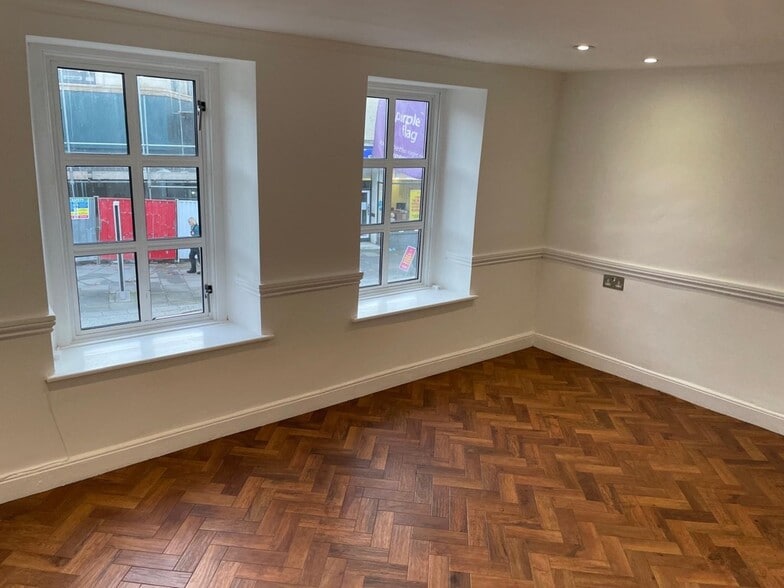 53 Market Pl, Chippenham for lease - Interior Photo - Image 2 of 4