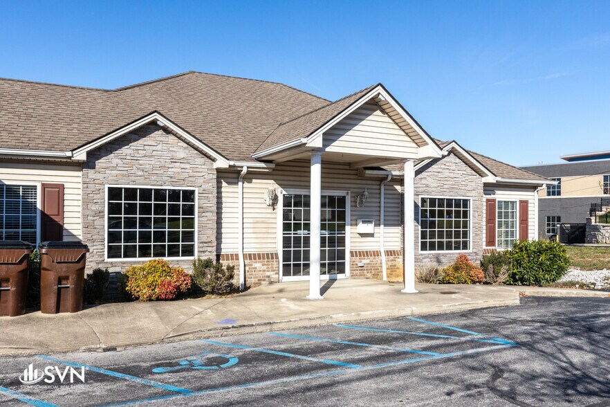 713 N Main St, Nicholasville, KY à louer - Photo du bâtiment - Image 3 de 23