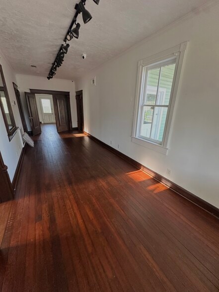 987 Howard Ave, Biloxi, MS à louer - Photo du bâtiment - Image 2 de 14