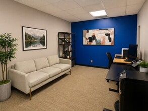 12815-12931 NE 126th Pl, Kirkland, WA for lease Interior Photo- Image 2 of 6