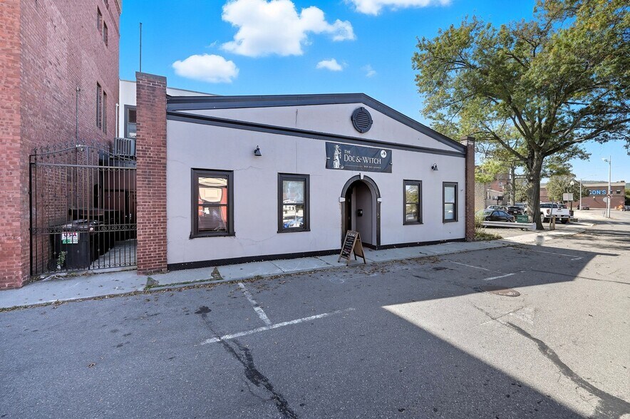 4 Ames St, Greenfield, MA à vendre - Photo du bâtiment - Image 2 de 21