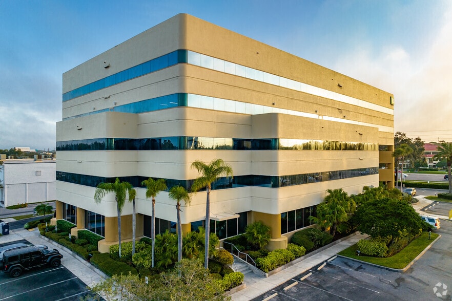 28100 US Highway 19 N, Clearwater, FL à louer - Photo du bâtiment - Image 2 de 5