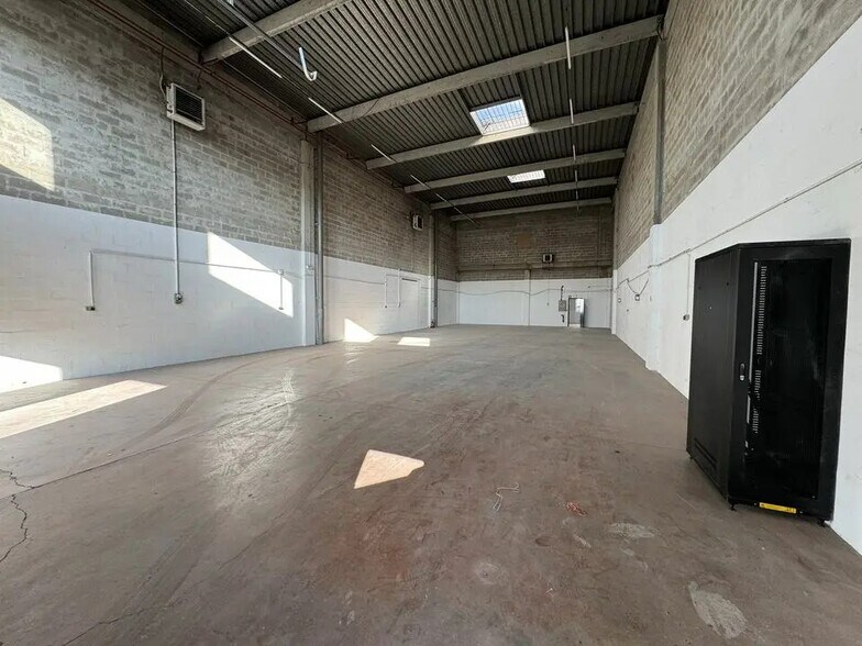 Flex in Lognes for lease - Interior Photo - Image 1 of 8