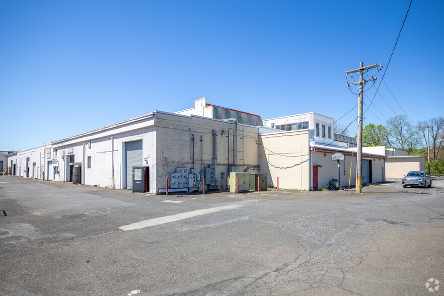 2381 Philmont Ave, Huntingdon Valley, PA for lease - Building Photo - Image 3 of 5