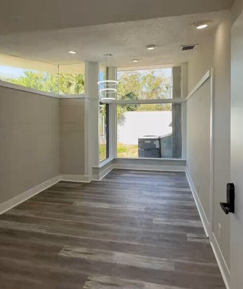 1126 Cesery Blvd, Jacksonville, FL for sale - Building Photo - Image 2 of 8