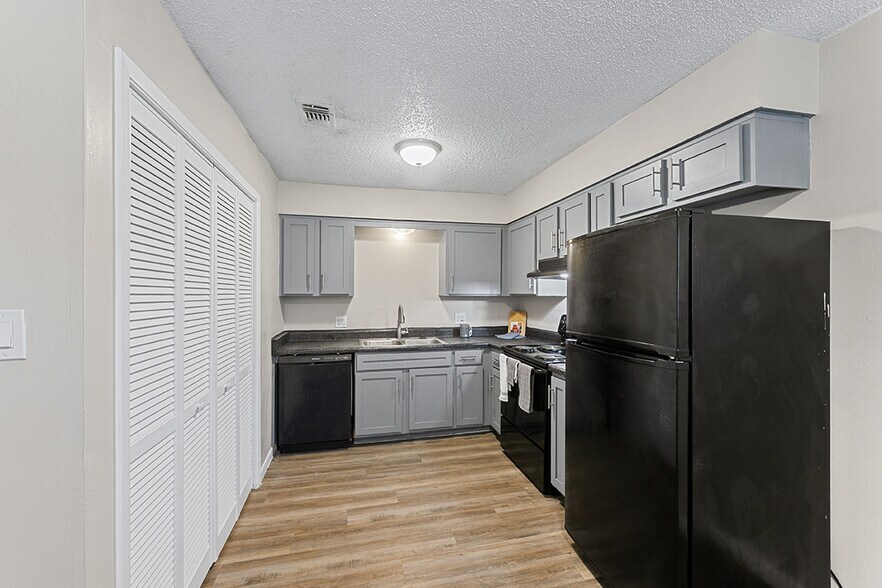 101-112 Deerwood Dr, Victoria, TX à vendre - Photo du bâtiment - Image 2 de 18