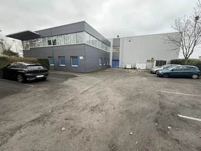 Flex in Le Plessis-Bouchard for lease Building Photo- Image 2 of 8