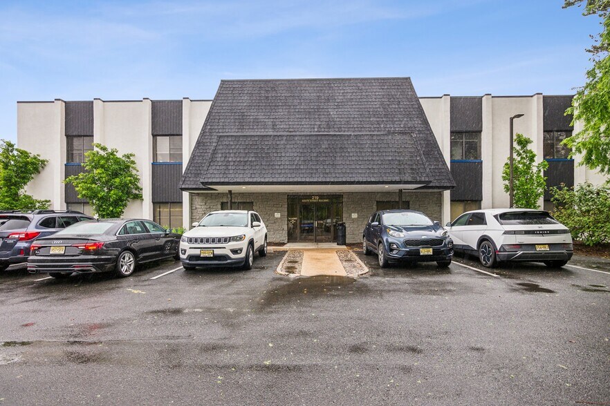 219 South St, New Providence, NJ à louer - Photo du bâtiment - Image 2 de 7