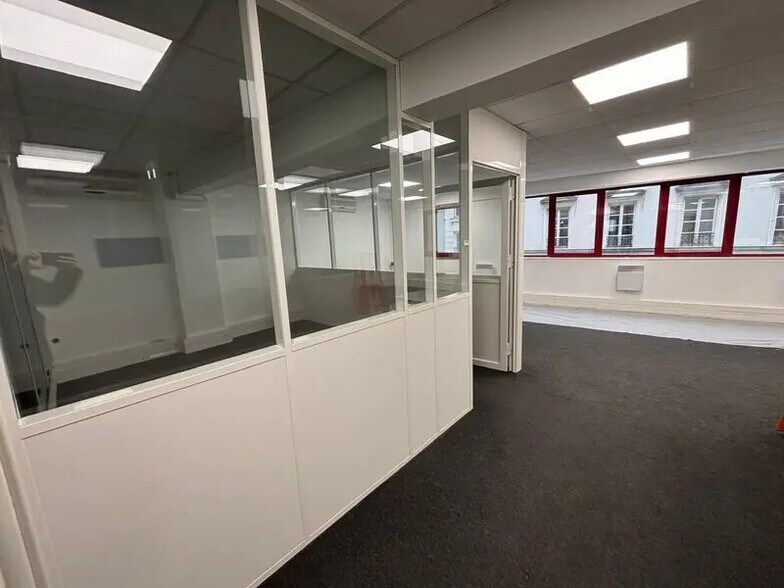 9 Rue D'Enghien, Paris à louer - Photo du bâtiment - Image 3 de 6