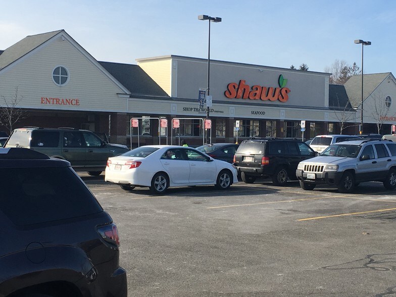 575-585 Taunton Ave, East Providence, RI à louer - Photo du bâtiment - Image 1 de 12