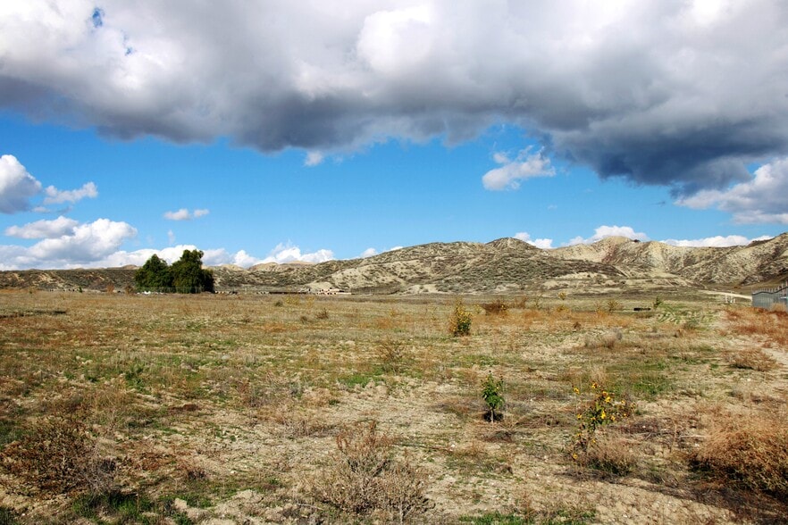 40 Gilman Springs, Moreno Valley, CA à vendre - Photo du bâtiment - Image 3 de 12