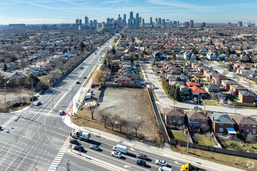 691 Burnhamthorpe Rd E, Mississauga, ON for sale - Primary Photo - Image 1 of 1