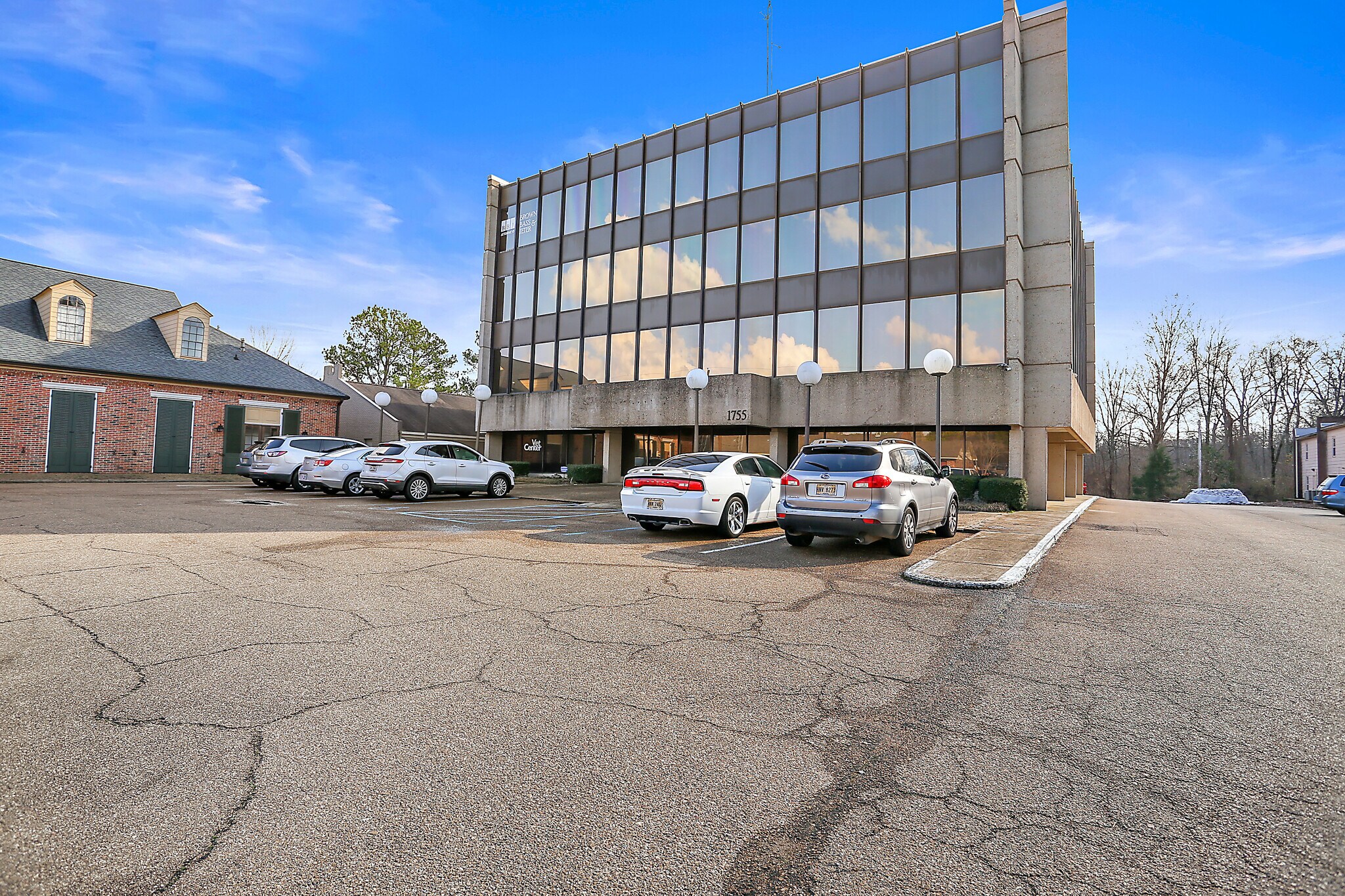 1755 Lelia Dr, Jackson, MS à louer Photo principale- Image 1 de 3