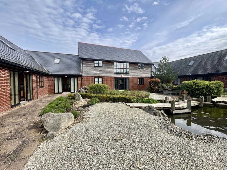 Fryern Court Rd, Fordingbridge à louer - Photo du bâtiment - Image 2 de 18