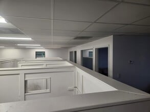 2433 Gulf To Bay Blvd, Clearwater, FL for lease Interior Photo- Image 2 of 8