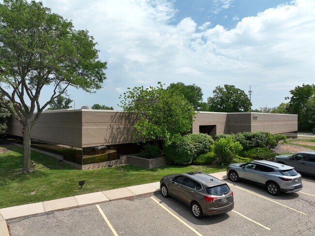 More details for 560-580 Kirts Blvd, Troy, MI - Office for Lease