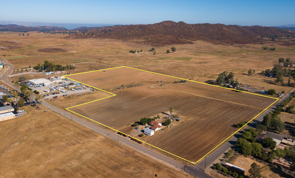 2419 Montecito Rd, Ramona, CA for sale - Primary Photo - Image 1 of 7