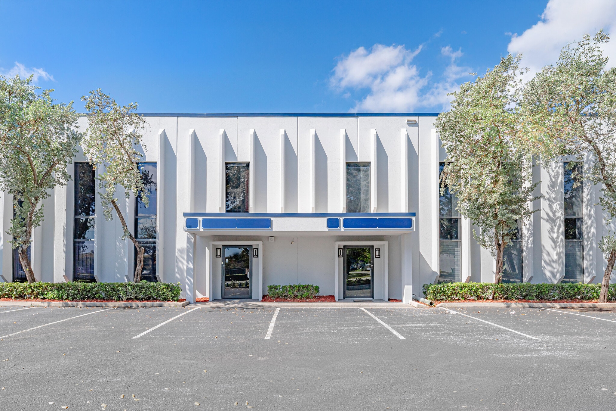 2201 Nw 30th Pl, Pompano Beach, FL for lease Building Photo- Image 1 of 3
