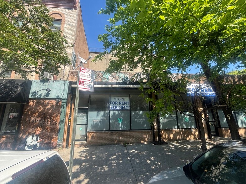 691-697 Washington Ave, Brooklyn, NY à louer - Photo du bâtiment - Image 2 de 8