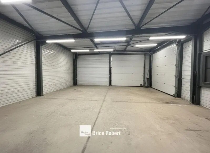 5 Rue Du Grand Chêne, Sainte-Consorce à louer - Photo du bâtiment - Image 3 de 5