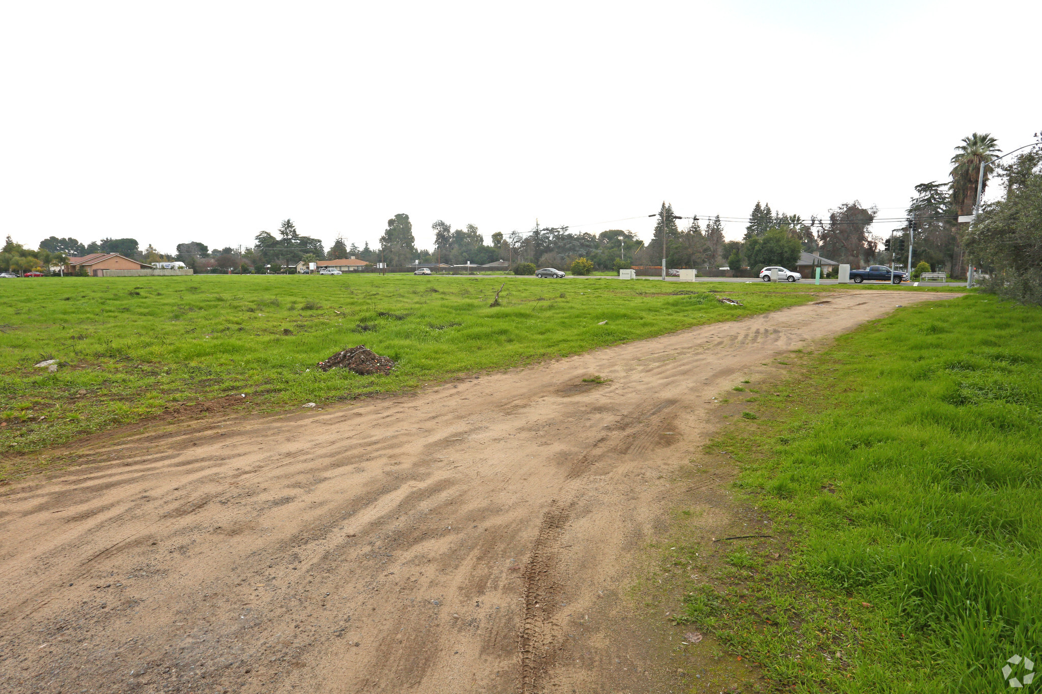 NEC Kings Canyon & Minnewawa, Fresno, CA for sale Primary Photo- Image 1 of 1