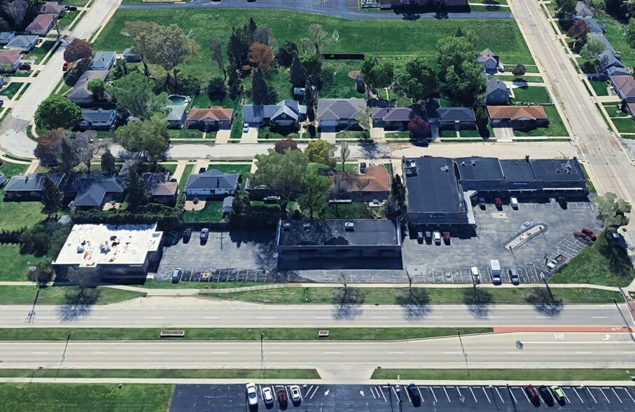 1239 S Military Ave, Green Bay, WI for lease - Building Photo - Image 1 of 4