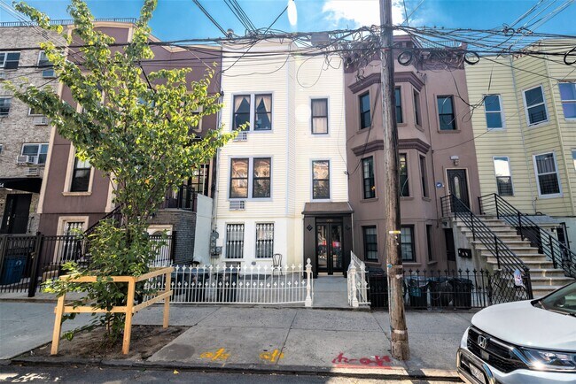 Plus de détails pour 1450 Greene Ave, Brooklyn, NY - Multi-résidentiel à vendre
