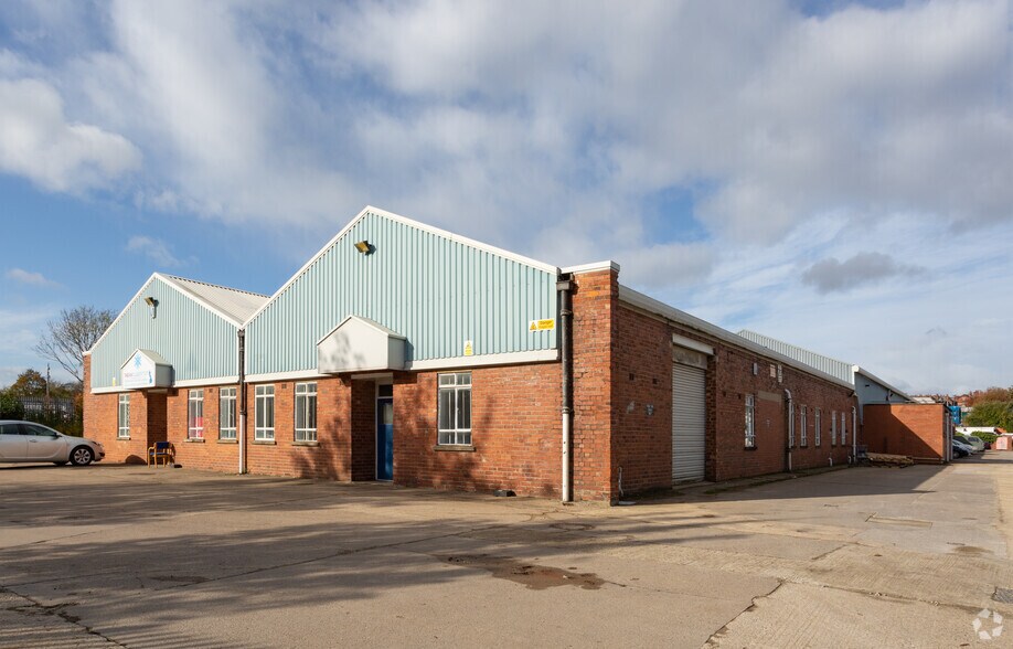 B1-B10 Parkside Ln, Leeds à louer - Photo du bâtiment - Image 2 de 16