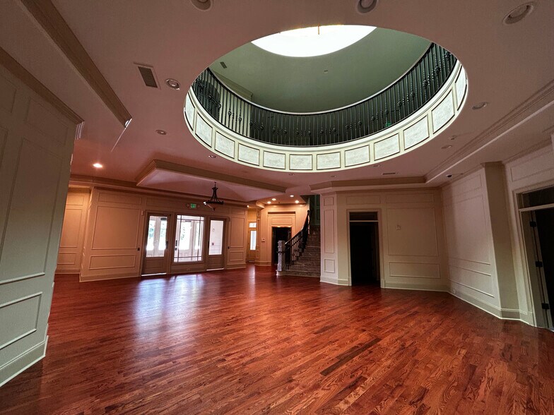 630 Kennesaw Due West Rd, Kennesaw, GA à vendre - Photo du bâtiment - Image 2 de 21