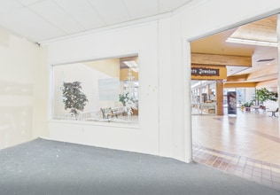 300 Bonner Mall Way, Ponderay, ID for lease Interior Photo- Image 2 of 4