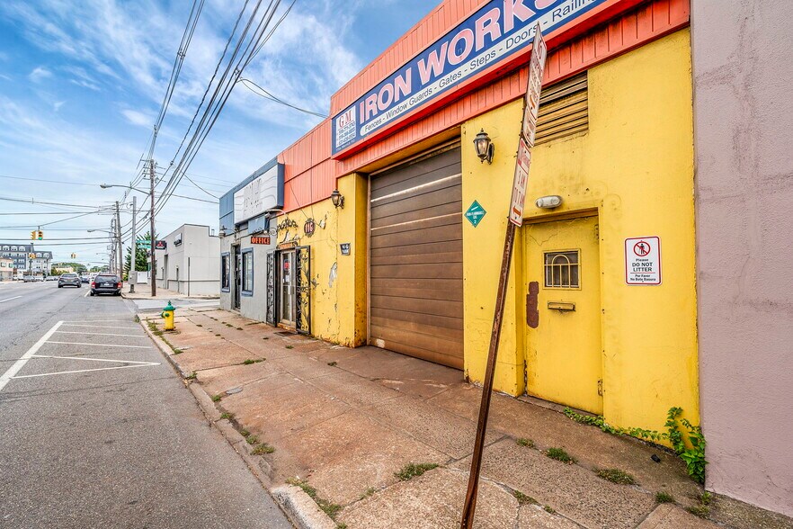 116 E Merrick Rd, Freeport, NY à vendre - Photo du bâtiment - Image 3 de 15