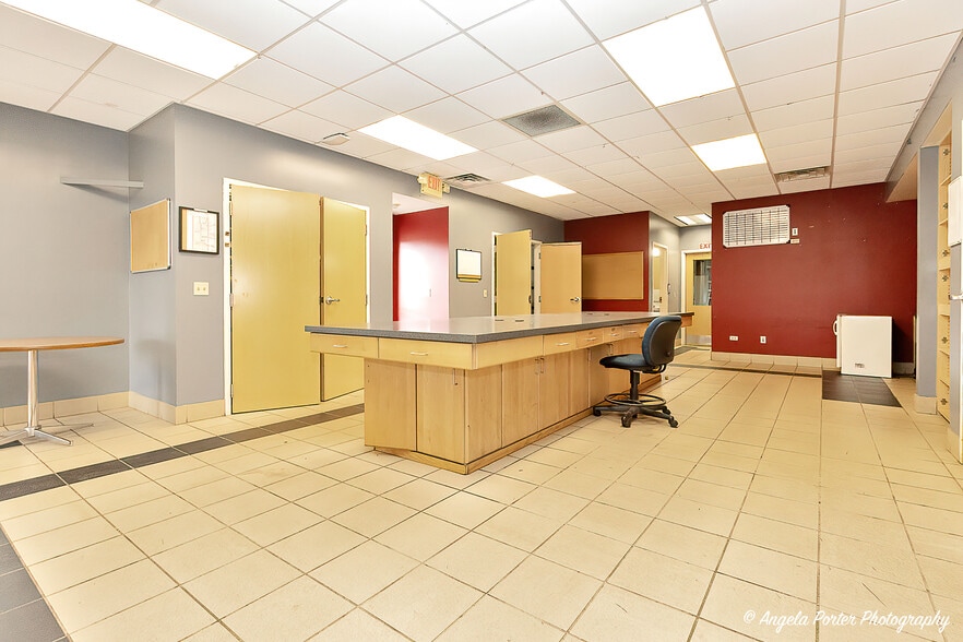 1820 Circuit Dr, Round Lake Beach, IL for lease - Building Photo - Image 3 of 15