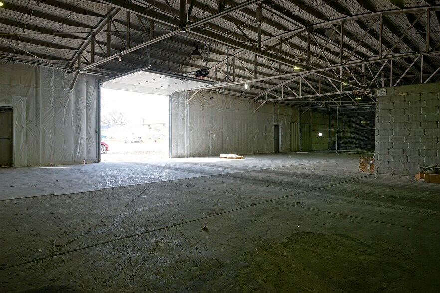2281 16th Ave, Columbus, NE for lease - Interior Photo - Image 2 of 3