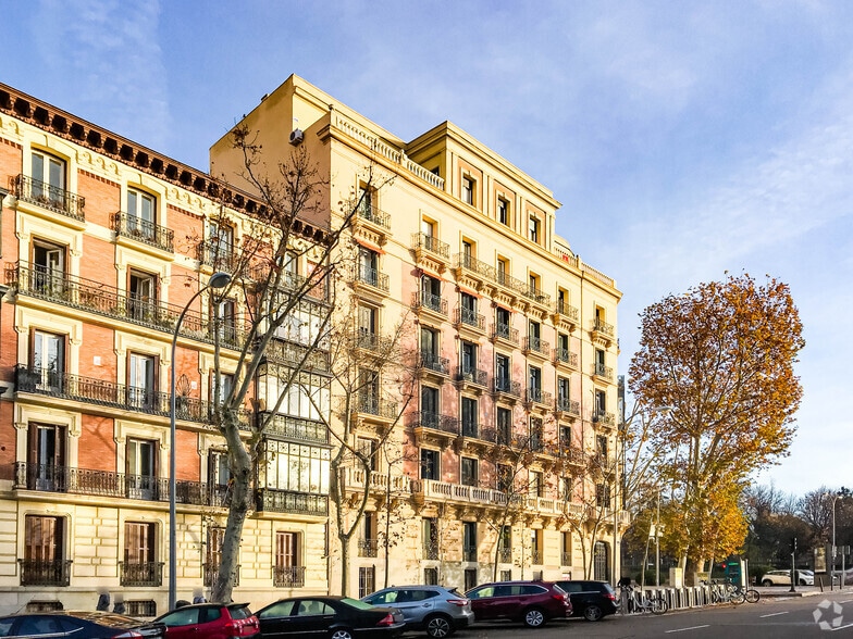 Calle de Alfonso XII, 20, Madrid, Madrid for lease - Building Photo - Image 2 of 14