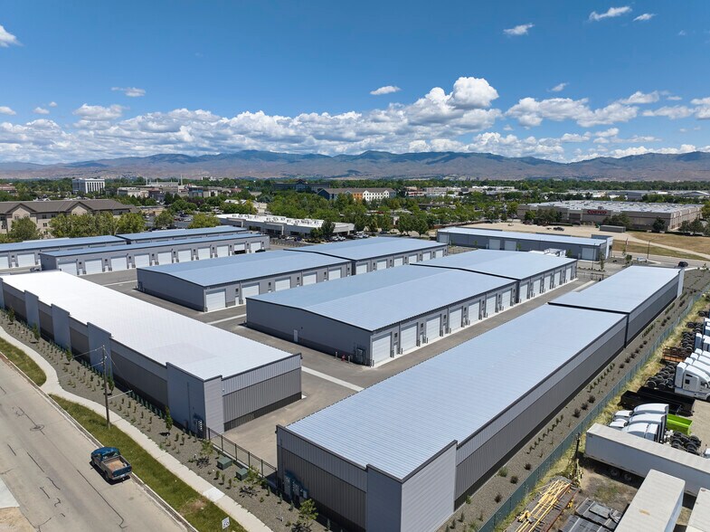 Leased Investment Storage Condos For Sal portefeuille de 6 propriétés à vendre sur LoopNet.ca - Photo du bâtiment - Image 3 de 3