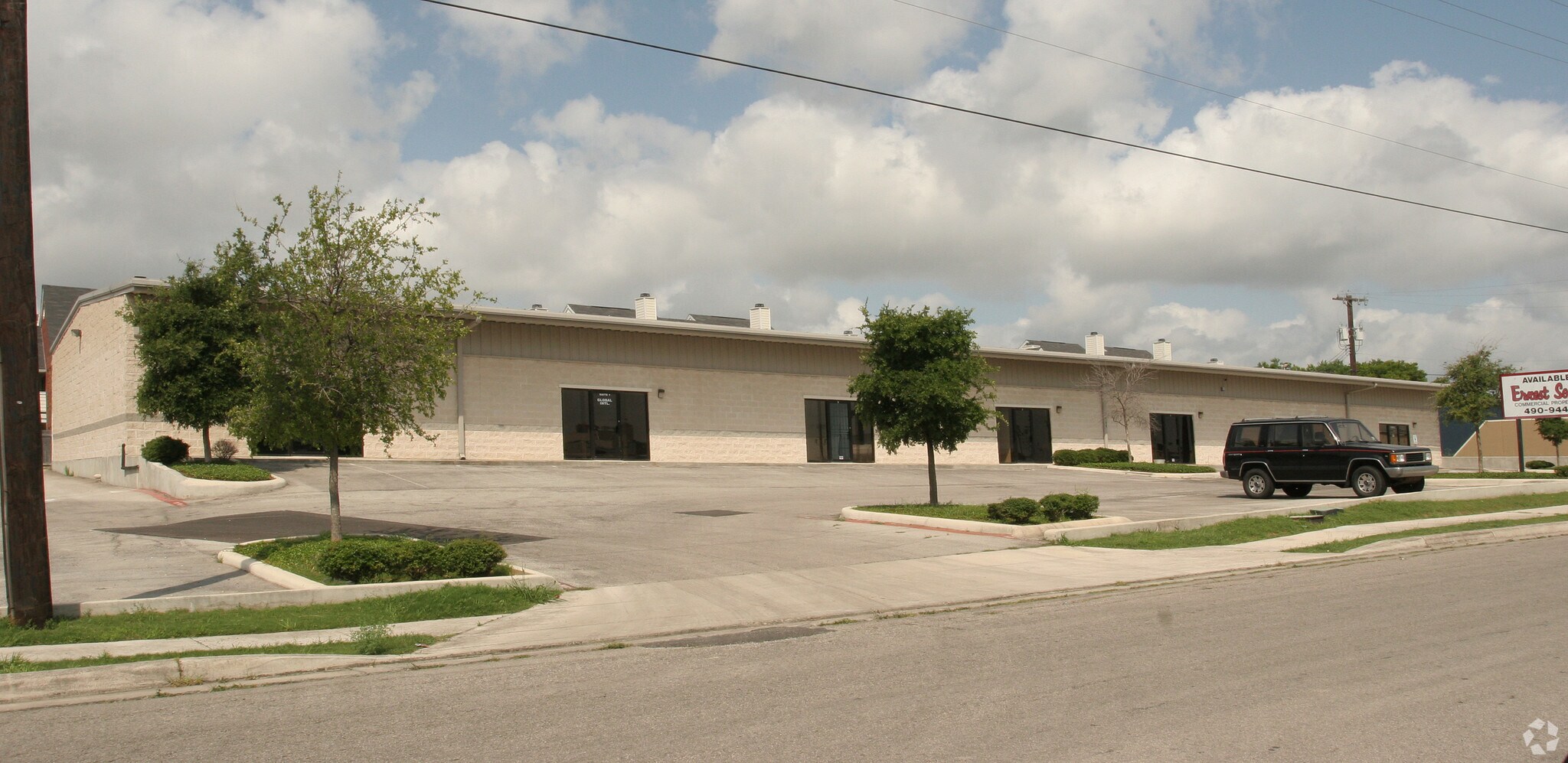 10740 Hillpoint, San Antonio, TX for lease Primary Photo- Image 1 of 4